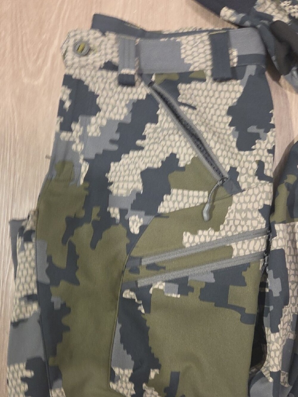 KUIU Mens Axis Camouflage Jacket Pants Gloves - Green, Gray, Black - Picture 11 of 13